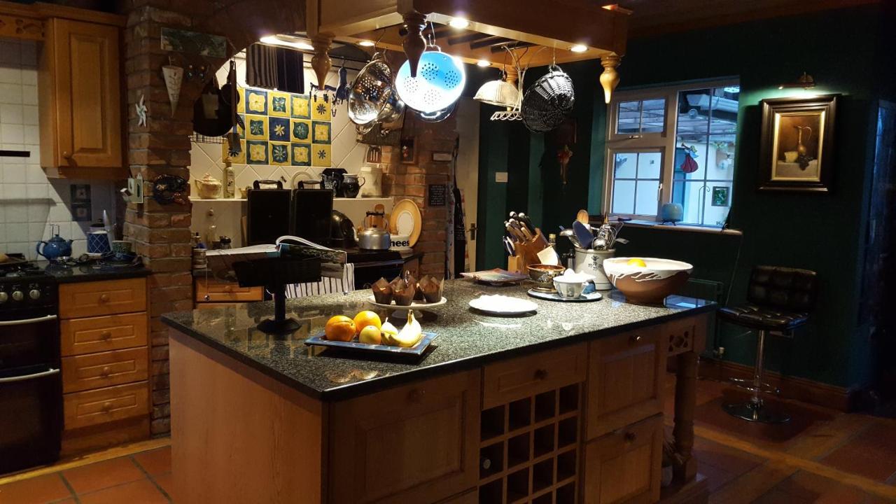 Brookvale Bed & Breakfast Wellingtonbridge Bagian luar foto